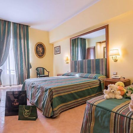Raeli Hotel Lux Рим Екстер'єр фото
