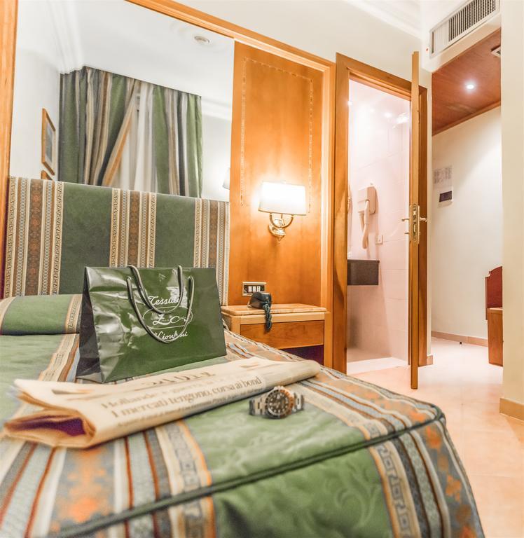 Raeli Hotel Lux Рим Екстер'єр фото