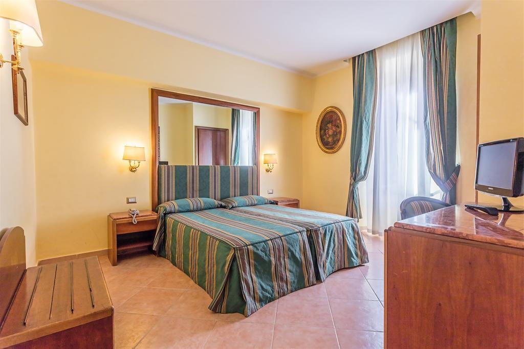 Raeli Hotel Lux Рим Екстер'єр фото