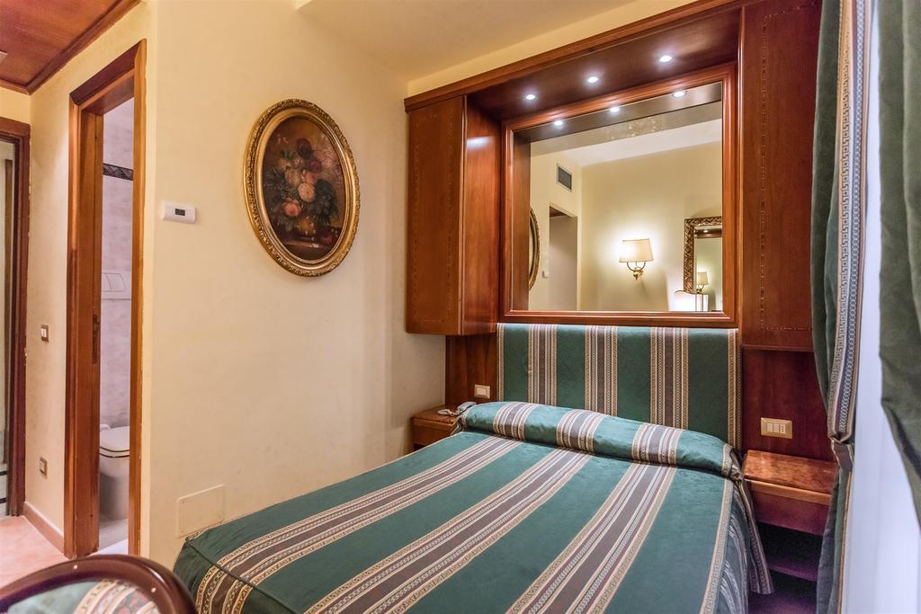 Raeli Hotel Lux Рим Екстер'єр фото