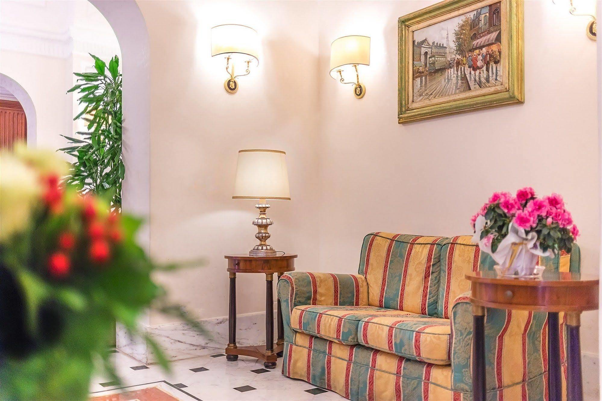 Raeli Hotel Lux Рим Екстер'єр фото