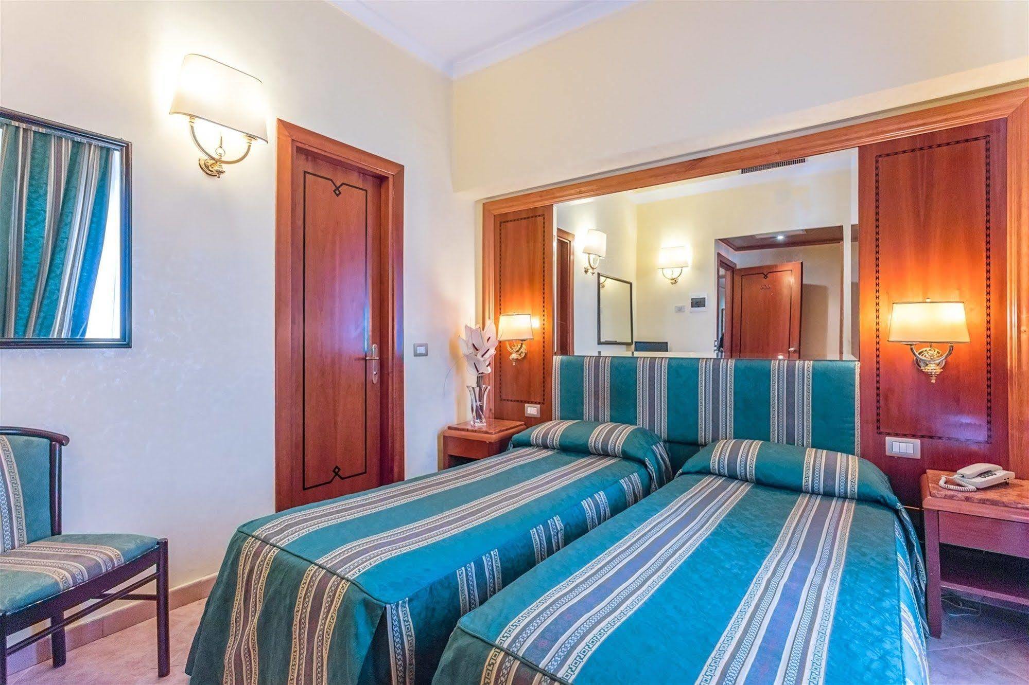 Raeli Hotel Lux Рим Екстер'єр фото