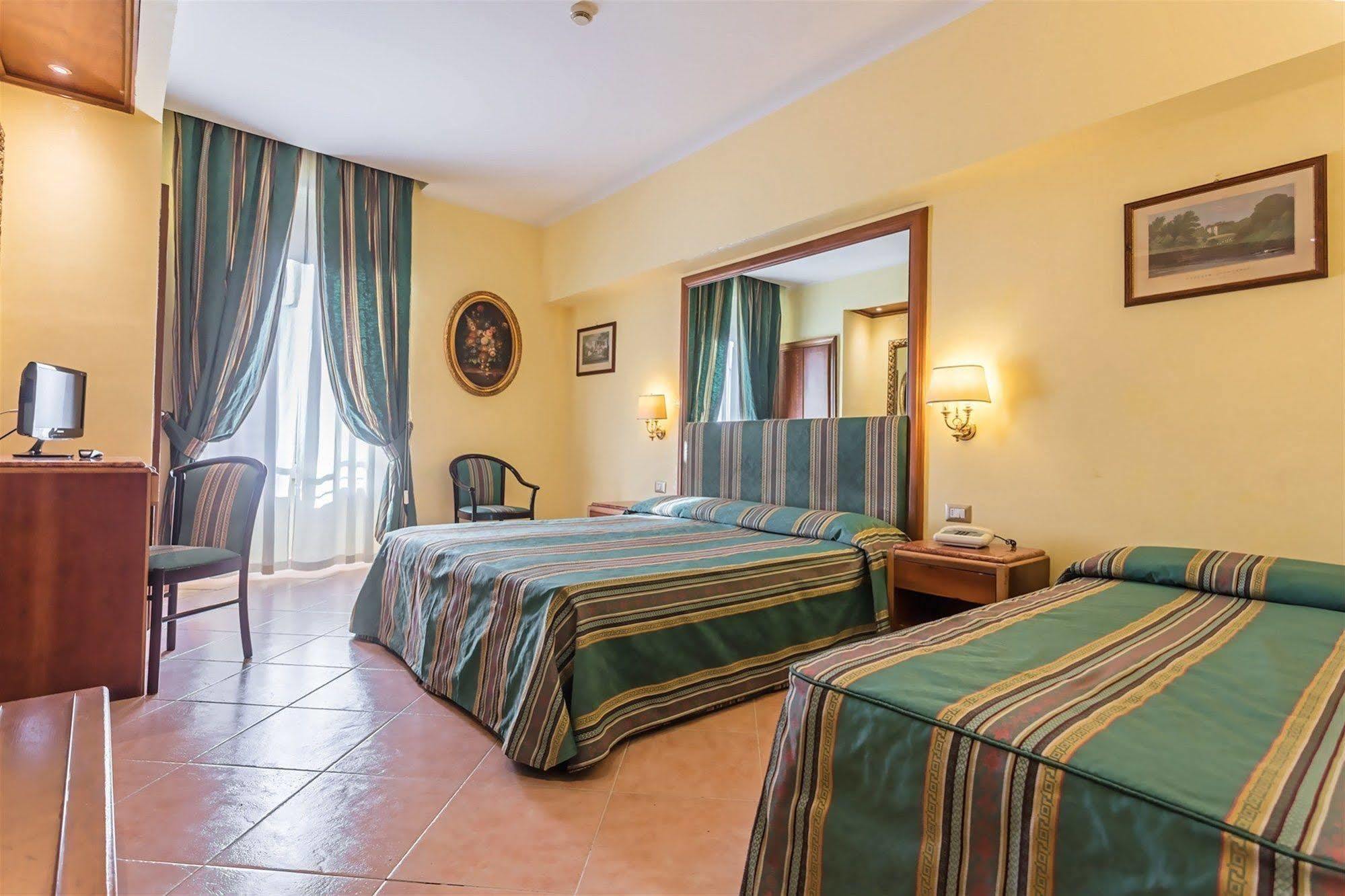 Raeli Hotel Lux Рим Екстер'єр фото