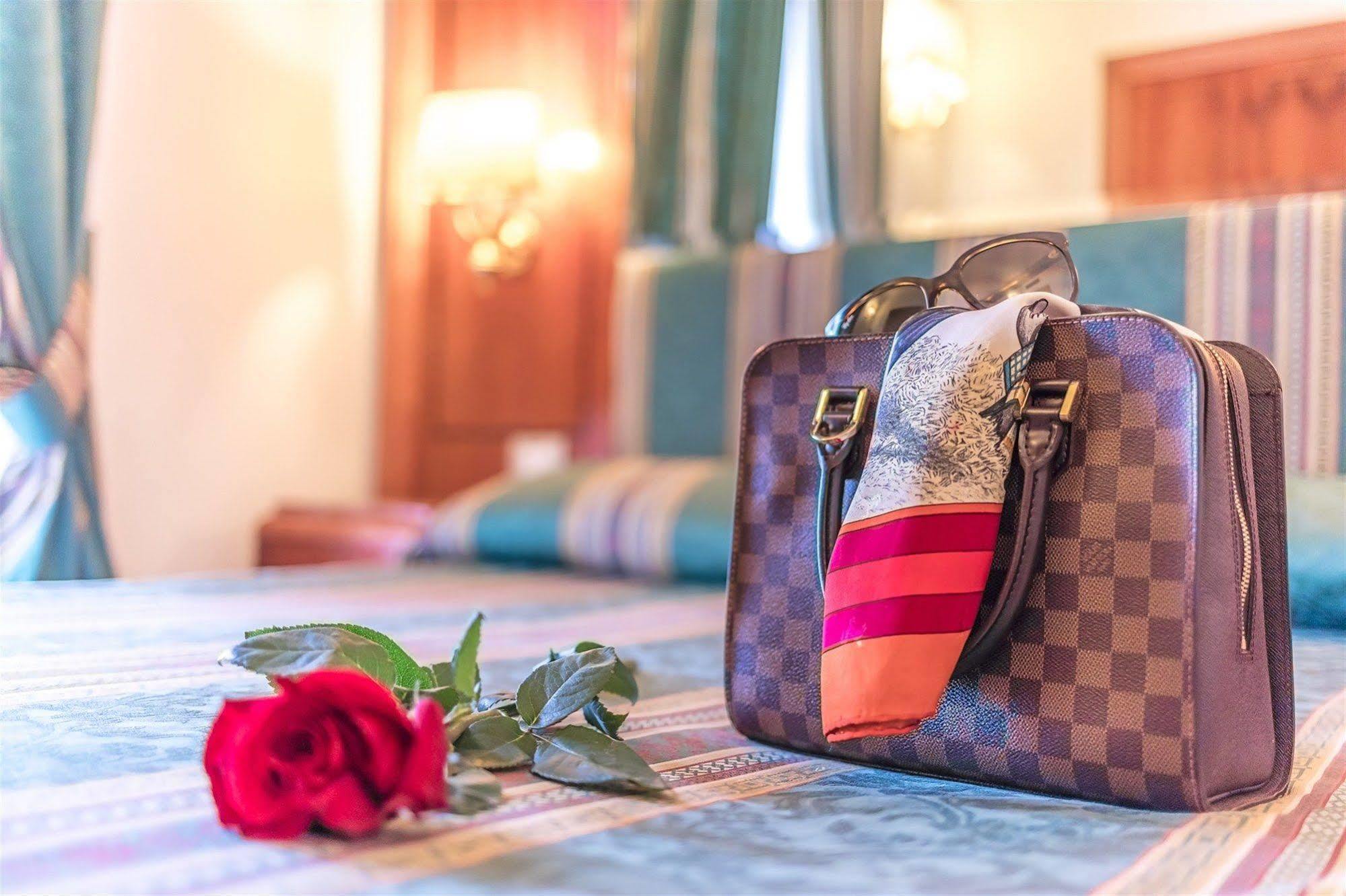 Raeli Hotel Lux Рим Екстер'єр фото
