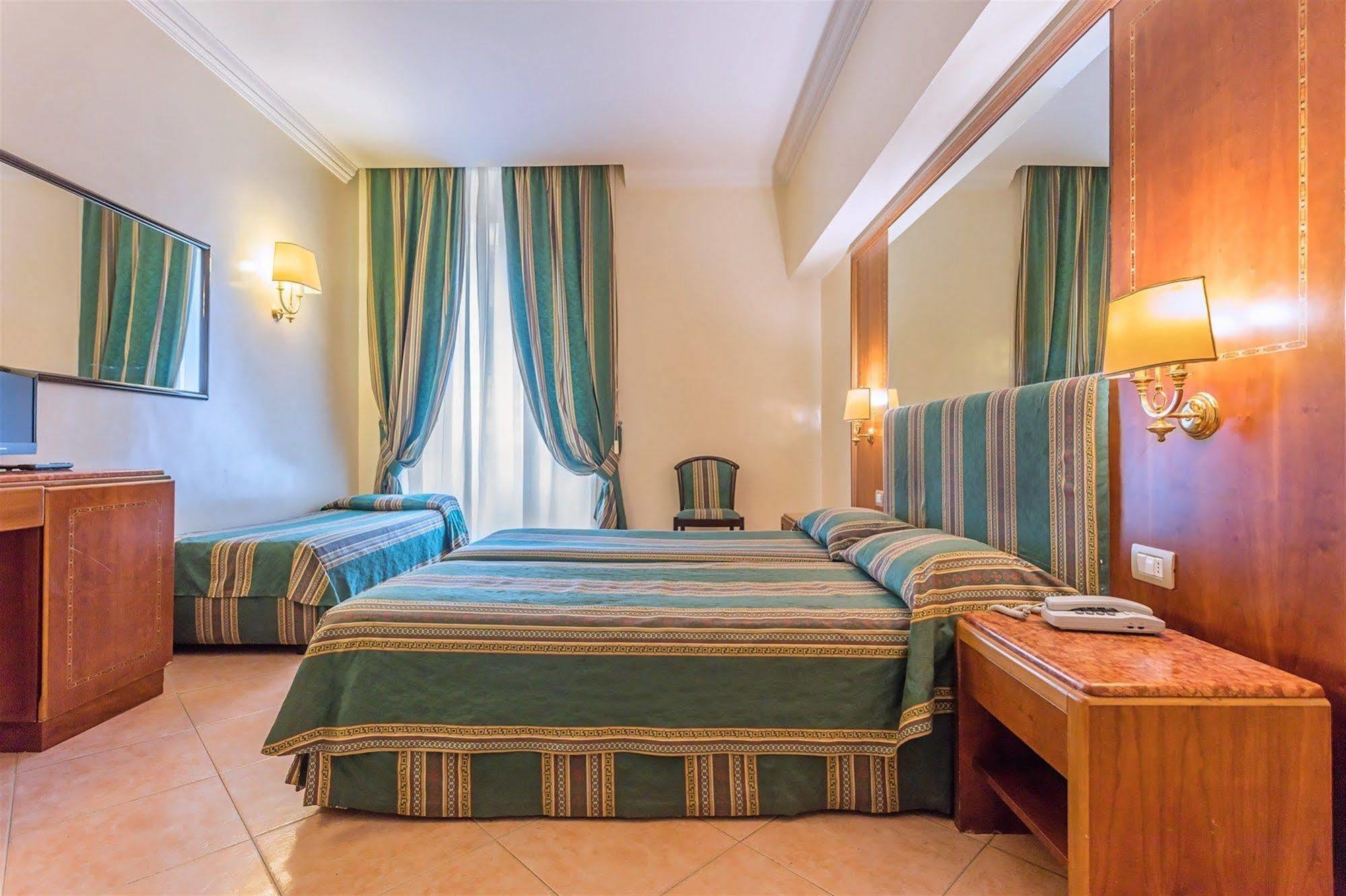 Raeli Hotel Lux Рим Екстер'єр фото
