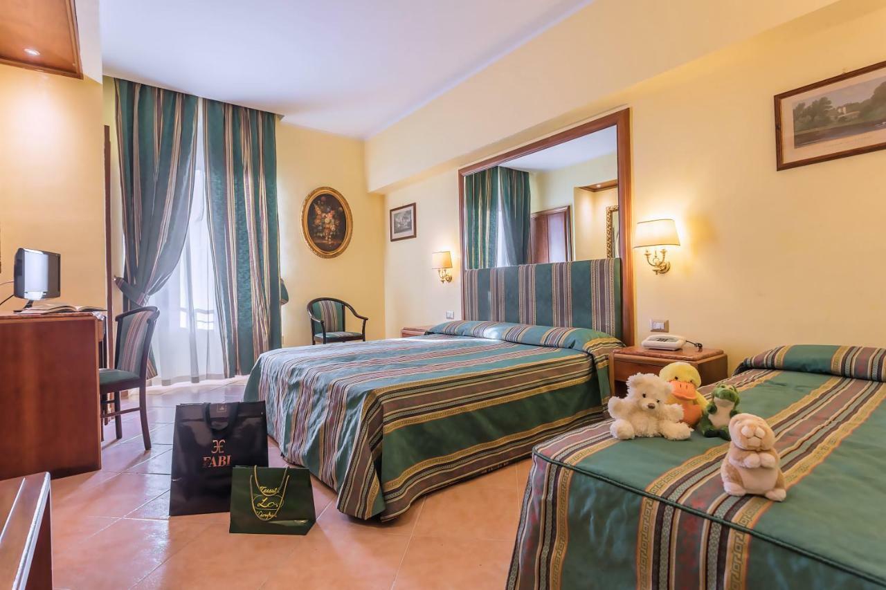 Raeli Hotel Lux Рим Екстер'єр фото