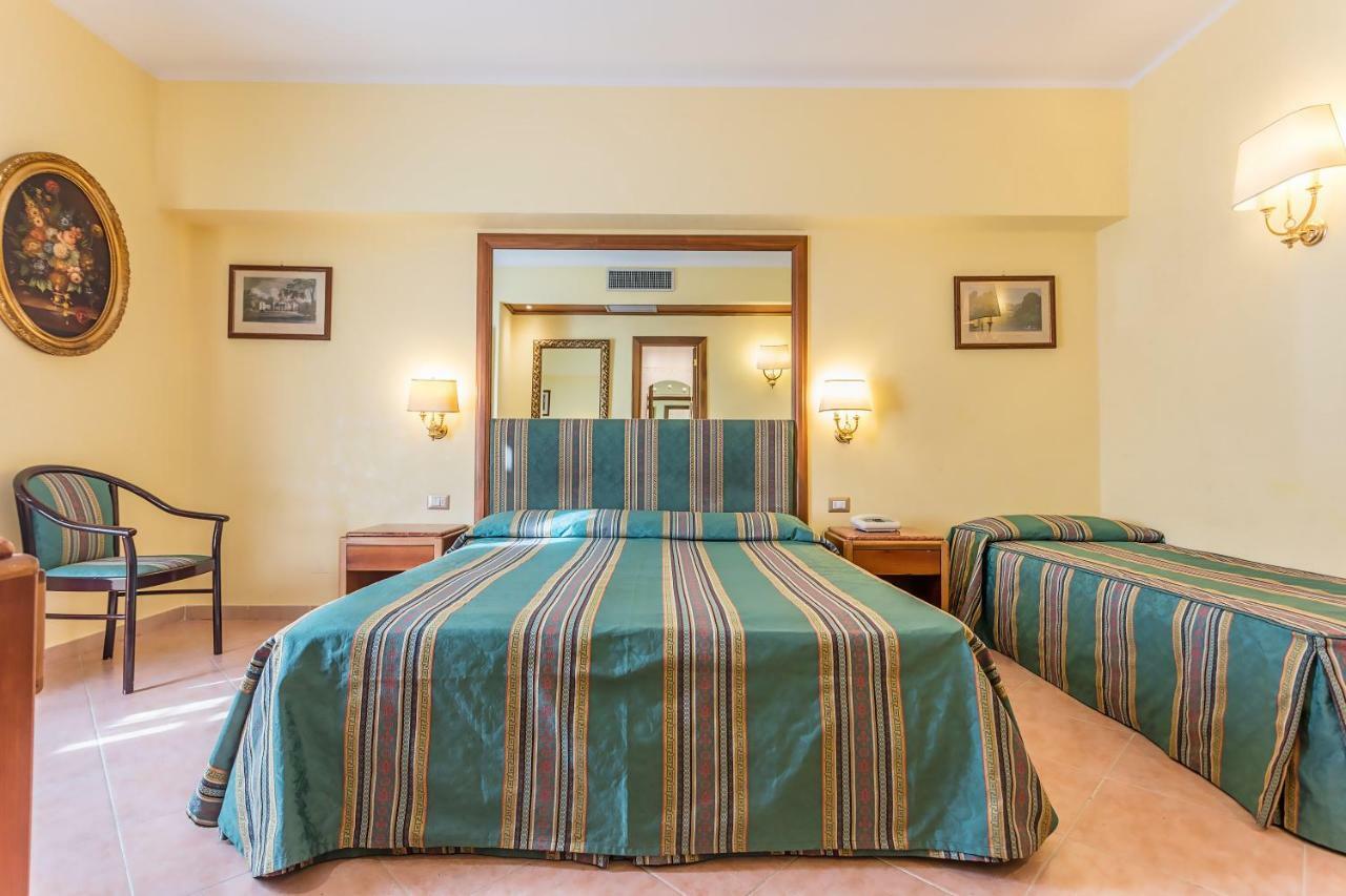 Raeli Hotel Lux Рим Екстер'єр фото